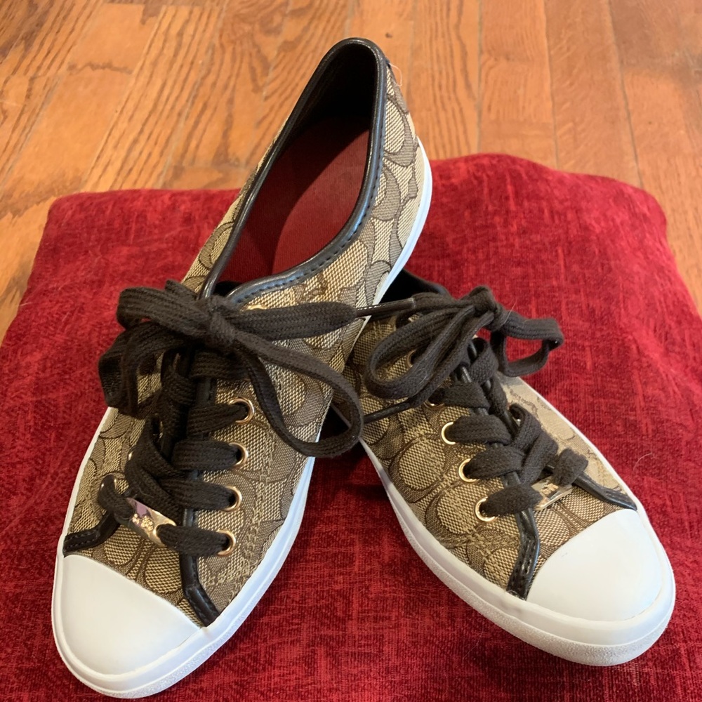 Signature coach tennis shoes